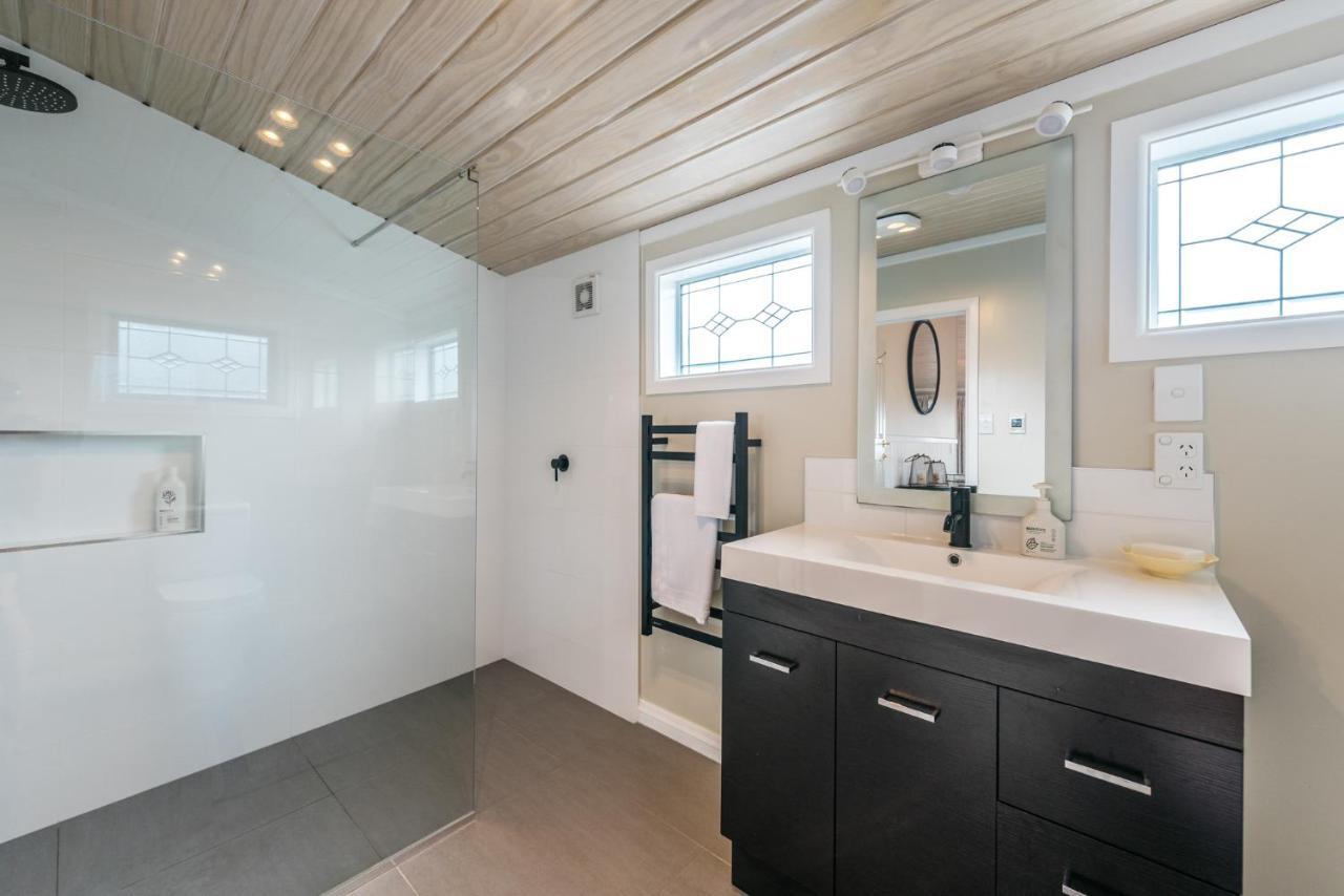 Surfdale Pohutukawa Cottage, Waiheke Island מראה חיצוני תמונה